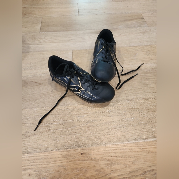 LOTTO | Football / Soccer Cleats - Picture 1 of 5